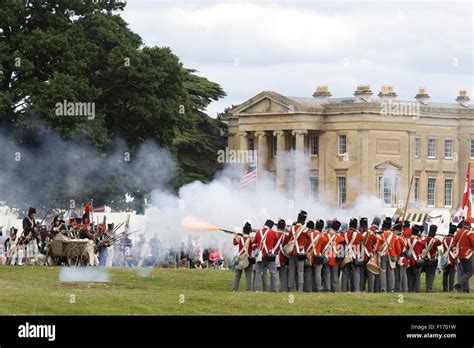 Reenactment of the 33rd Regiment foot soldiers in battle Stock Photo - Alamy