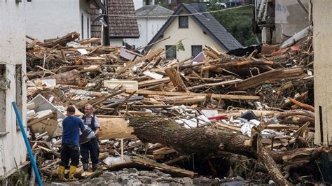 Germany floods: 'My city looks like a battlefield' - BBC News