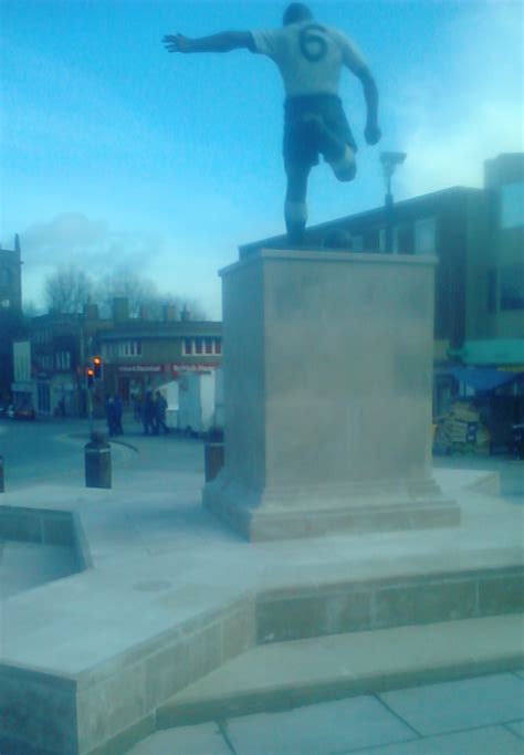 Duncan Edwards » Duncan Edwards Statue, Dudley Town Centre