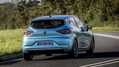 New Renault Clio Hybrid 2020 review | Auto Express