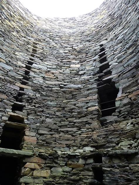 Broch of Mousa - Looking upwards inside © Rob Farrow cc-by-sa/2.0 :: Geograph Britain and Ireland