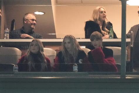 Taylor Swift on hand at Lambeau Field to watch Travis Kelce, Chiefs face Packers - Breitbart