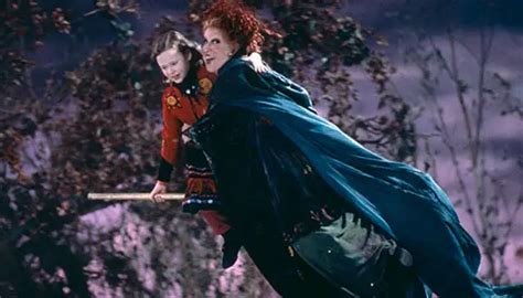 Thora Birch Teases 'Hocus Pocus 2' Involvement - Daily Disney News