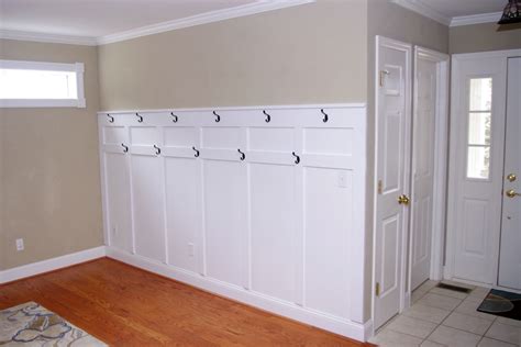 ALL OF THE DETAILS FOR THE BOARD AND BATTEN ENTRYWAY WALL WITH HOOKS - Fun And Functional Blog