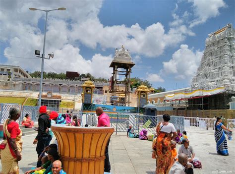 Photo Fullsize: inside View of Tirumala Temple, Tiupati