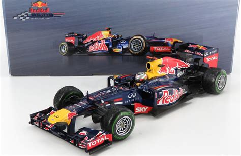 Red Bull RB8 - (2012) 1:18 - Sebastian Vettel World Champion 2012 Braz – Triple Crown ModelStore