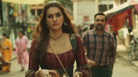 Kriti Sanon-Pankaj Tripathi's crackling chemistry in Mimi trailer will ...