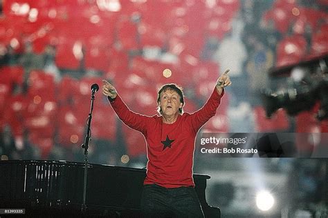 Super Bowl XXXIX, Singer Paul McCartney performing halftime show... News Photo - Getty Images