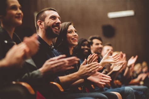 Happy audience applauding in the theater - Topp Arrangement