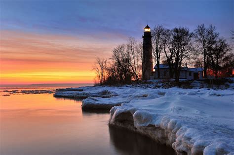 Lake Michigan Lighthouses In Winter | Shelly Lighting