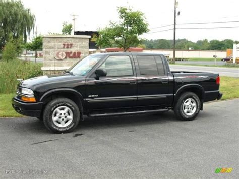 2003 Black Onyx Chevrolet S10 LS Crew Cab 4x4 #16330383 | GTCarLot.com - Car Color Galleries