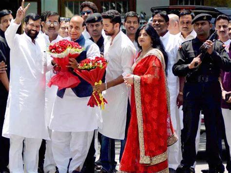 Paswan & family meets Rajnath Singh - May 19, 2014 | The Economic Times