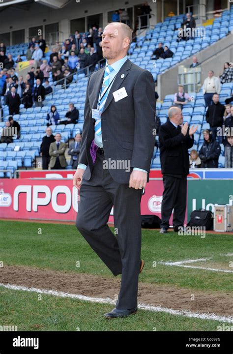 Former coventry city player david busst hi-res stock photography and ...