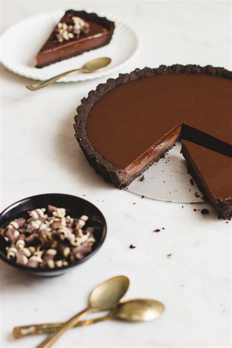 No-Bake Chocolate Tart - Pretty. Simple. Sweet.