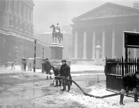 Photos of frozen Britain capture the thrill of snow days in the past | Daily Mail Online