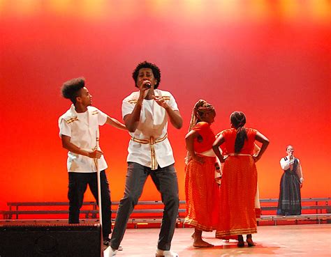 A new Oromo music video seduces audience - Ethiopia Observer