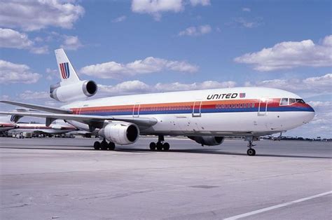 United Airlines DC-10 | Vintage airlines, United airlines, Commercial ...