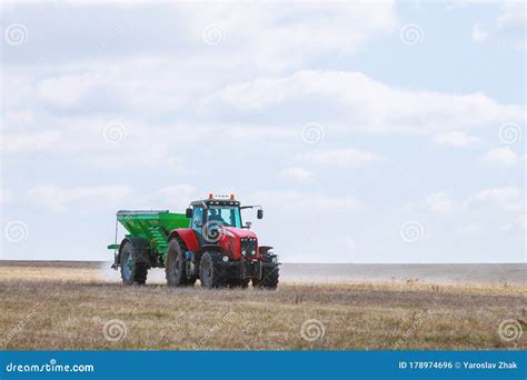 Skutc, Czech Republic - March 23 2020: Tractor Spreading Fertilizer on Grass Field. Agricultural ...