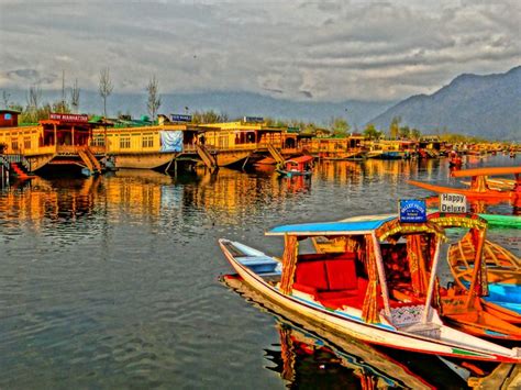 Dal Lake | Jammu and kashmir tourism, Mountain lakes, Beautiful places ...