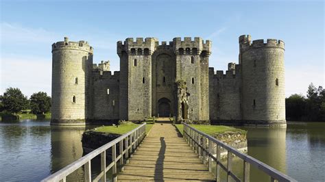 The 10 Most Beautiful Medieval Castles in the World - Discover the World