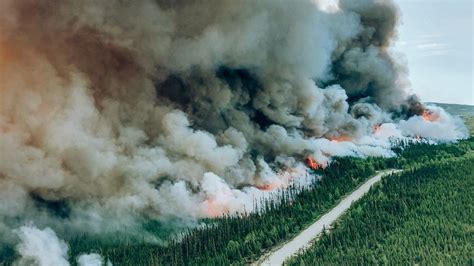 Canadian province of Quebec sees progress in wildfire battle - BBC News