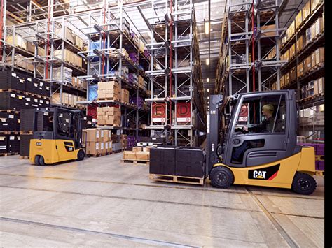 Small Space Solutions: Turret Trucks & VNA Warehouse Pallet Racks