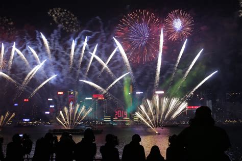 Hong Kong's Famed New Year's Fireworks Show Is the Latest Big Event ...