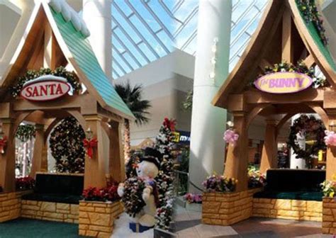 Shopping Center Christmas Decorations | Holiday Mall Displays ...