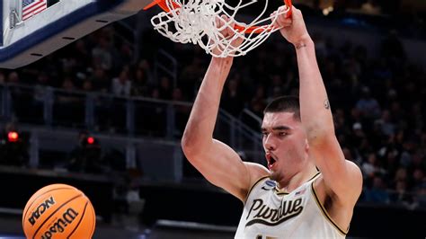 Zach Edey sends March Madness message as Purdue beats Grambling State