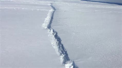 Giant Crack in Antarctic Ice Shelf - Videos from The Weather Channel