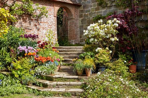 The Bloomsbury Bohemians in the British Countryside (Published 2017) | Plants, Outdoor gardens ...