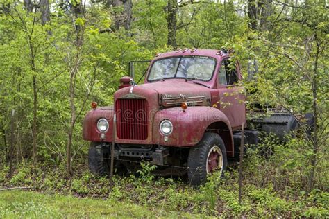 Route 66, Vintage Mack Truck, Travel Editorial Photo - Image of devil ...