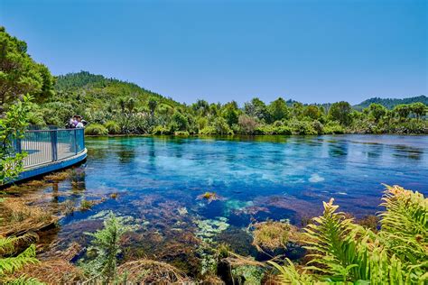 Discover where locals travel in New Zealand - Travelling Road