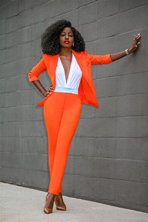 Power Suit: Fitted Blazer + Contrast Waist Pants (Style Pantry) | Moda donna, Moda colorata, Moda