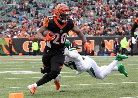 Bengals 'value' RB Joe Mixon, have talked long-term contract - Breitbart