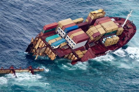 Chinese container ship sinks off Guangzhou, eight crew rescued - VesselFinder