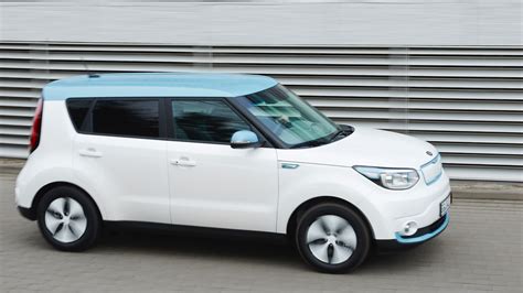 Kia Soul EV (2017-2019) price and specifications - EV Database