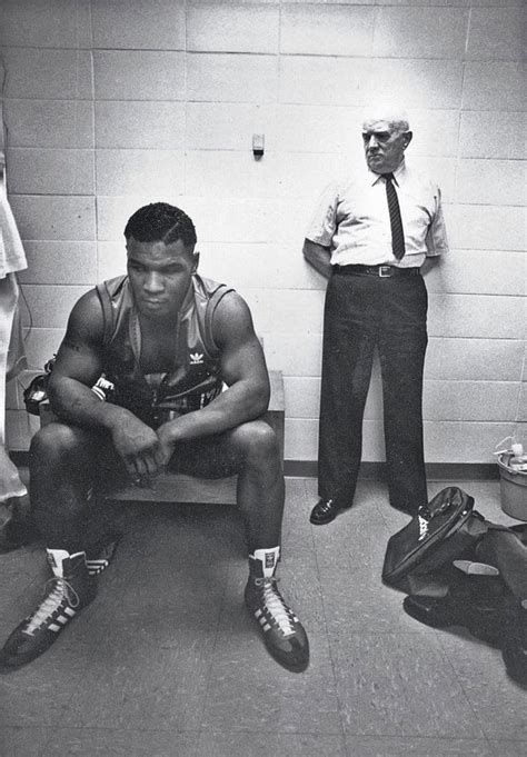 Mike Tyson and his trainer, Cus D'Amato, before his first professional fight : pics