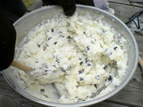 Random Cuisine: Making Ice Cream with Liquid Nitrogen