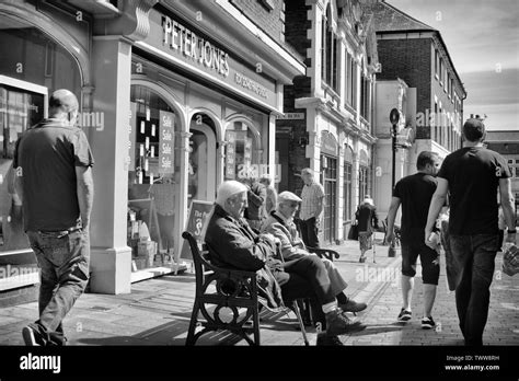 Pontefract market day Stock Photo - Alamy