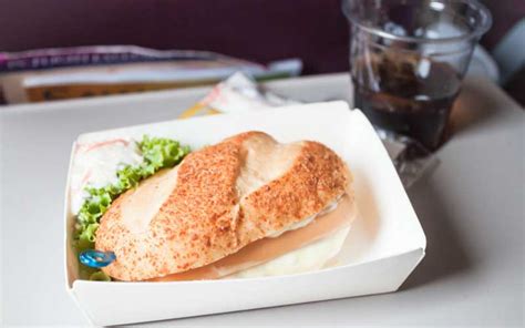 34 Things You Need To Know About In-Flight Meals