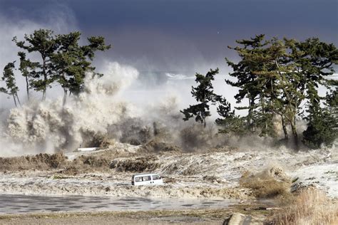 Ceremonies, and silence mark 5th anniversary of Japan tsunami | abc10.com