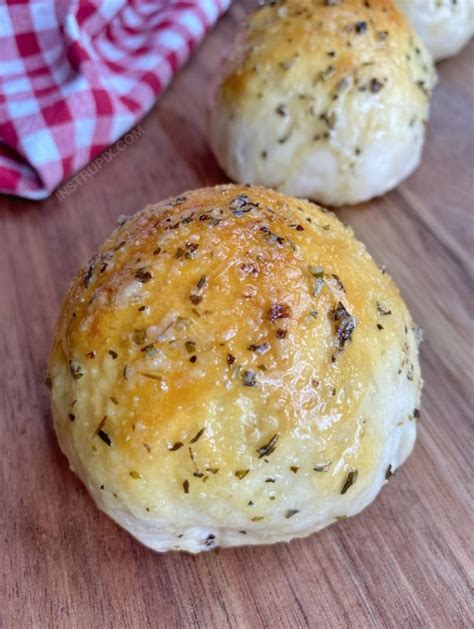 Pillsbury Biscuit Garlic Butter Cheese Bombs (Quick & Easy Comfort Food!)