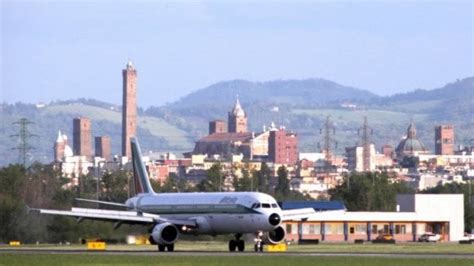 L'aeroporto di Bologna chiude per 5 giorni a settembre: "Niente voli ...