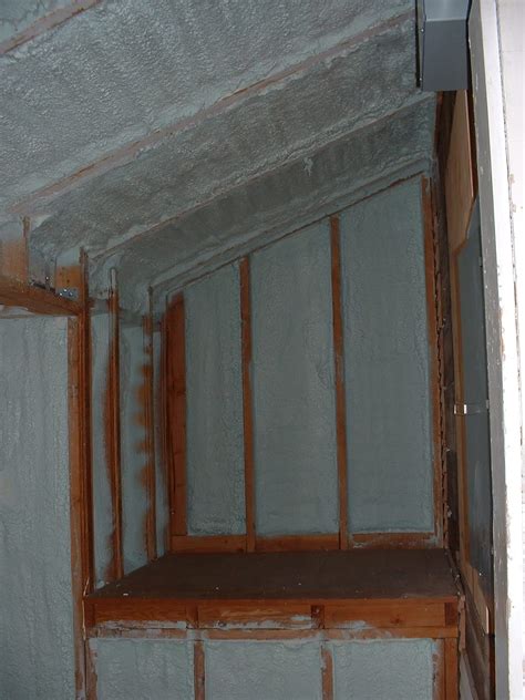 What Are The Pros And Cons Of Spray Foam Insulation? | Spray On Foam