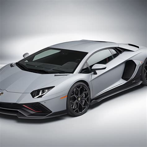 White Lamborghini Aventador Wallpaper