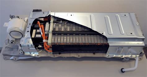 Nickel-Metal Hydride or Lithium Ion: Which Type of Hybrid Battery Is Better?