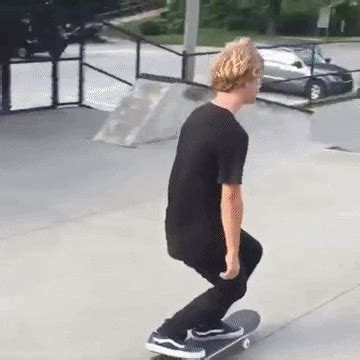 Skateboard-fails GIFs - Get the best GIF on GIPHY