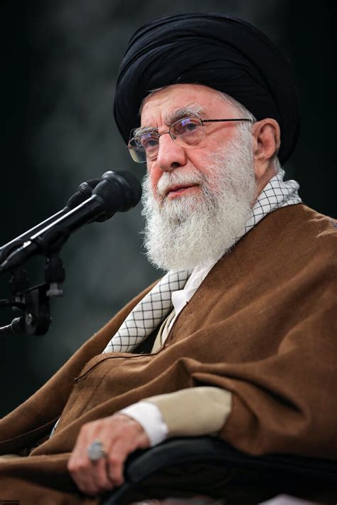 Khamenei.ir - Leader met with academic elites and outstanding ...