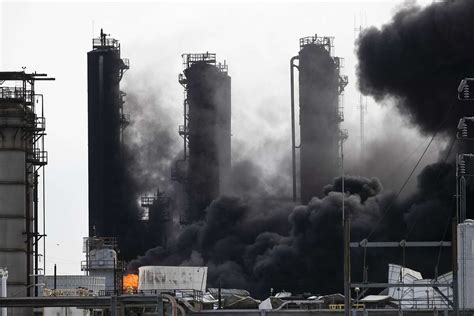 8 hurt, 30,000 evacuated after Texas chemical plant rocked by two ...